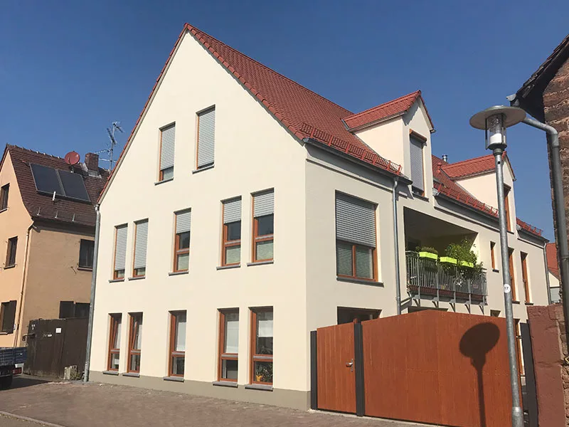 Mehrfamilienhaus mit vier modernen Eigentumswohnungen