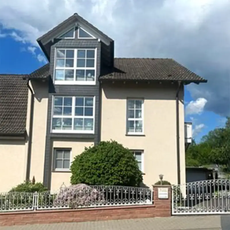 Immobilienvermarktung: Zweifamilienhaus Goldbach