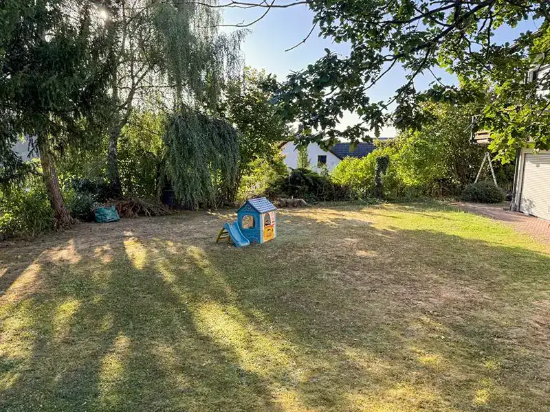 Freistehendes Wohnhaus Glattbach: Ausblick-Garten-Osten